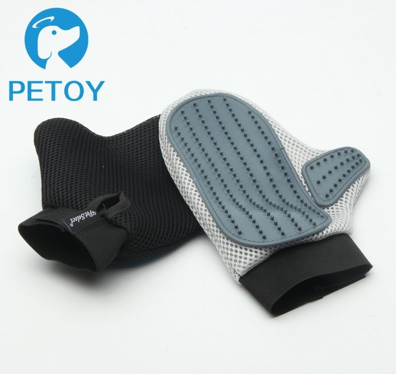 Soft Rubber Fur Animal Grooming Gloves Customized Color Long Service Life