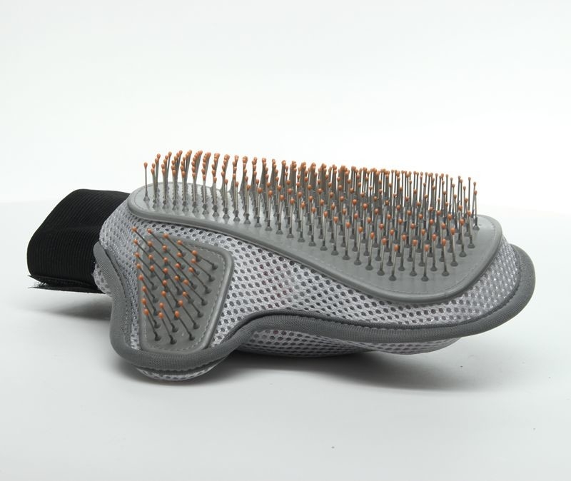 Eco - Friendly Pet Grooming Glove PVC And Mesh Cloth  Material Easy Cleaning